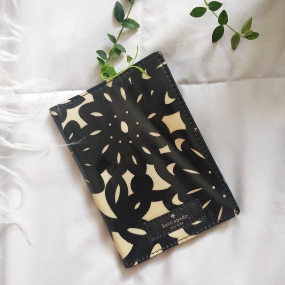 Kate Spade | Floral Passport Holder - Picture 2 of 14